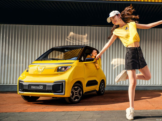 도시적 통근을 위한 305KM 우링 작은 Ev 3 문 2 시트 우링 전기 자동차