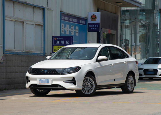 4 문 5 시트와  순수한 전기 S60EV 동풍 Ev 자동차 415KM