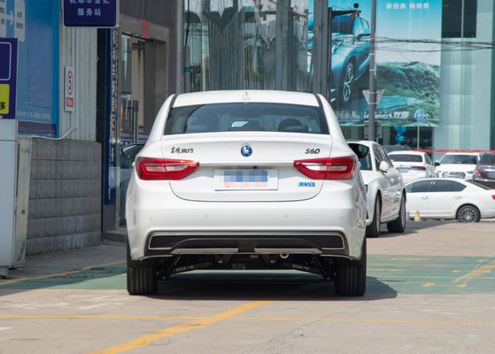4 문 5 시트와  순수한 전기 S60EV 동풍 Ev 자동차 415KM