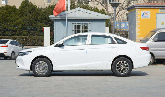 디하오 Ev 지리 세단 전기 자동차 421KM 4 문 5는 0.5 시간 고속 충전을 위치시킵니다