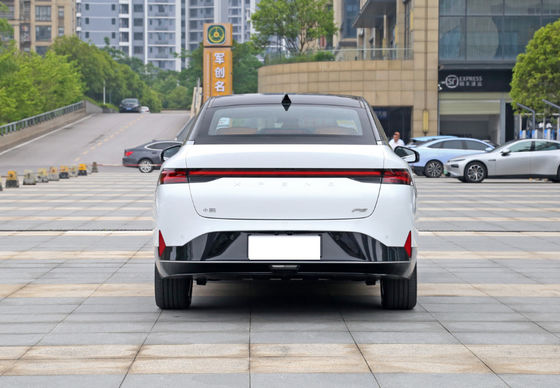 엑스이아오펑 P5 2022 450-550KM 소형 전기 자동차 4 문 5 시트