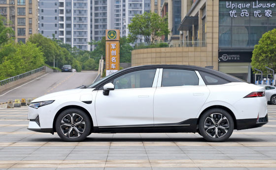 엑스이아오펑 P5 2022 450-550KM 소형 전기 자동차 4 문 5 시트
