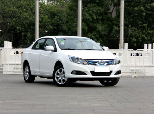 305KM 400KM BYD E5 EV 고성능 순수한 전기 4 문 5 자리