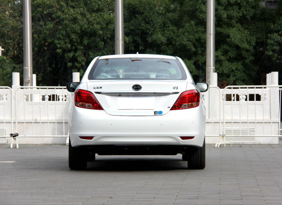 305KM 400KM BYD E5 EV 고성능 순수한 전기 4 문 5 자리