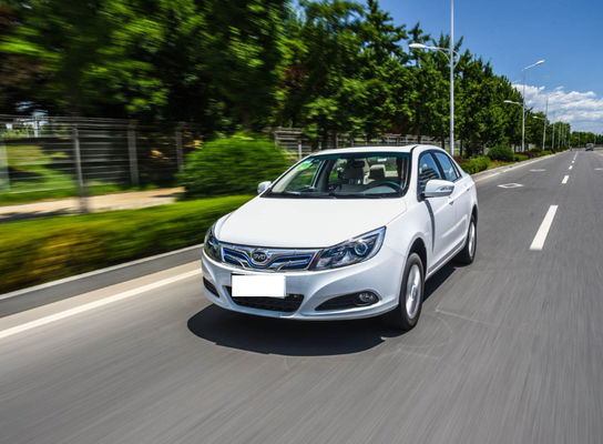 305KM 400KM BYD E5 EV 고성능 순수한 전기 4 문 5 자리