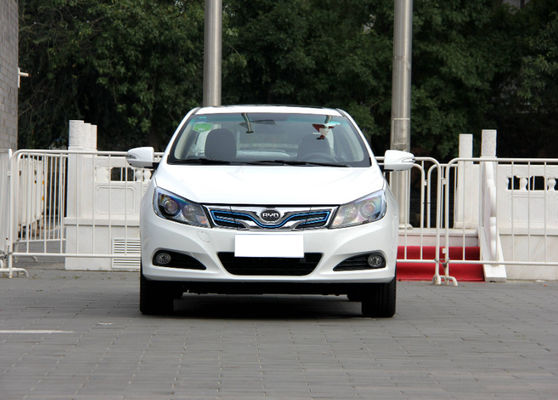 305KM 400KM BYD E5 EV 고성능 순수한 전기 4 문 5 자리