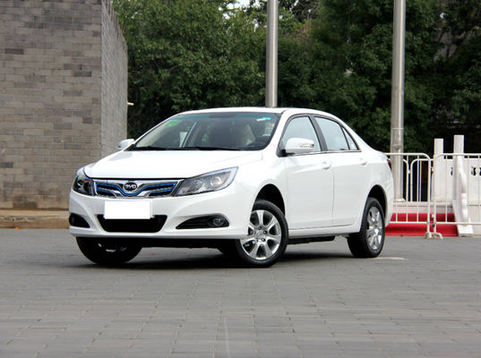 305KM 400KM BYD E5 EV 고성능 순수한 전기 4 문 5 자리